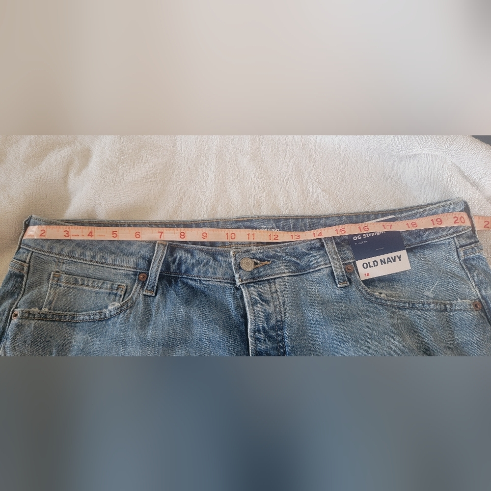 OLD NAVY HIGH RISE OG STRAIGHT 5" INSEAM SHORTS - Picture 7 of 9